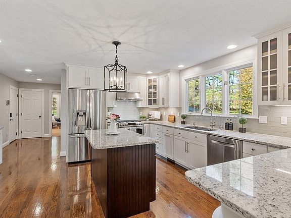 5th image of 140 Barteau Ln