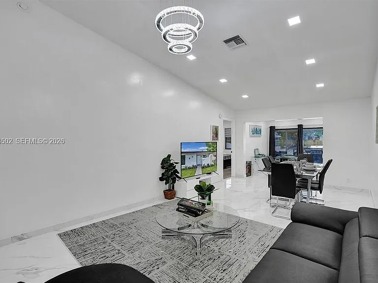5434 SW 25th Ave — Photo 4