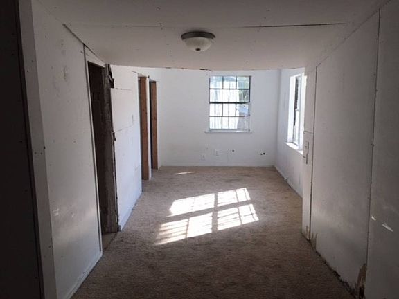 5th image of 109 Llano St