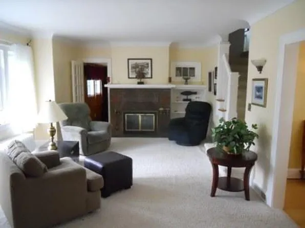 2337 E 8th St, Duluth, MN 55812