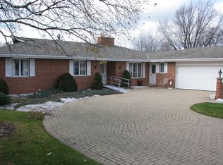 704 N 1st St, Elburn, IL 60119