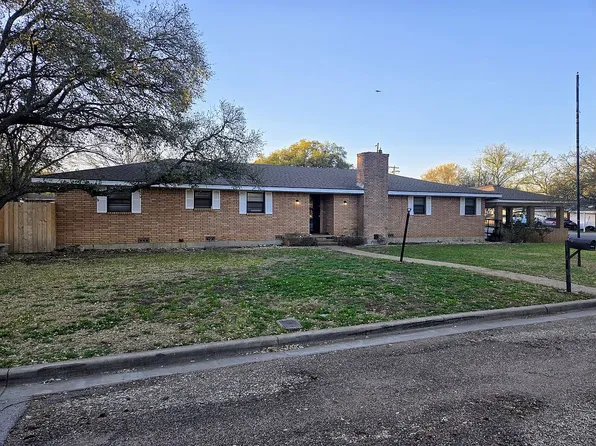 1108 W Three A St, Mc Gregor, TX 76657