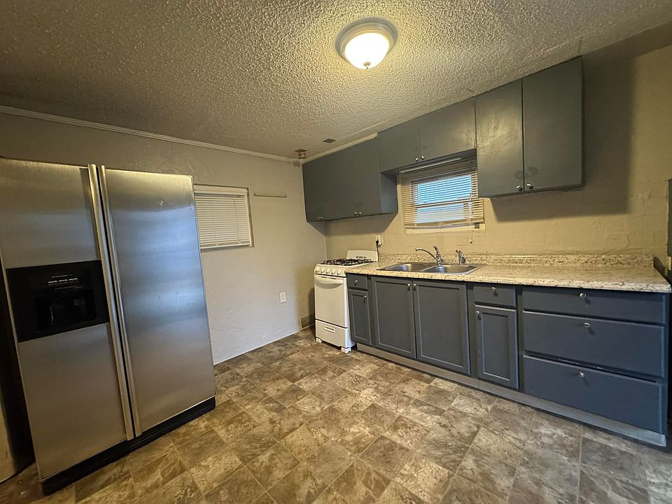2nd image of 2807 Merriam Ln APT 8