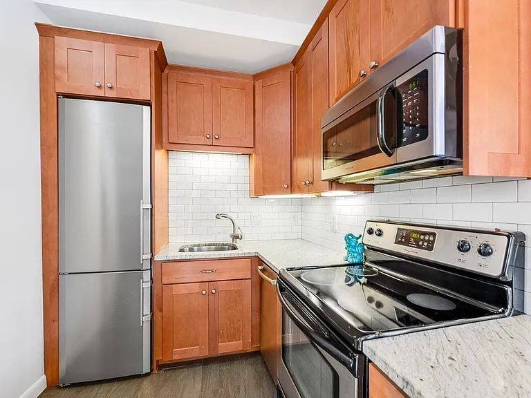 8 Battery St #14 — Photo 4