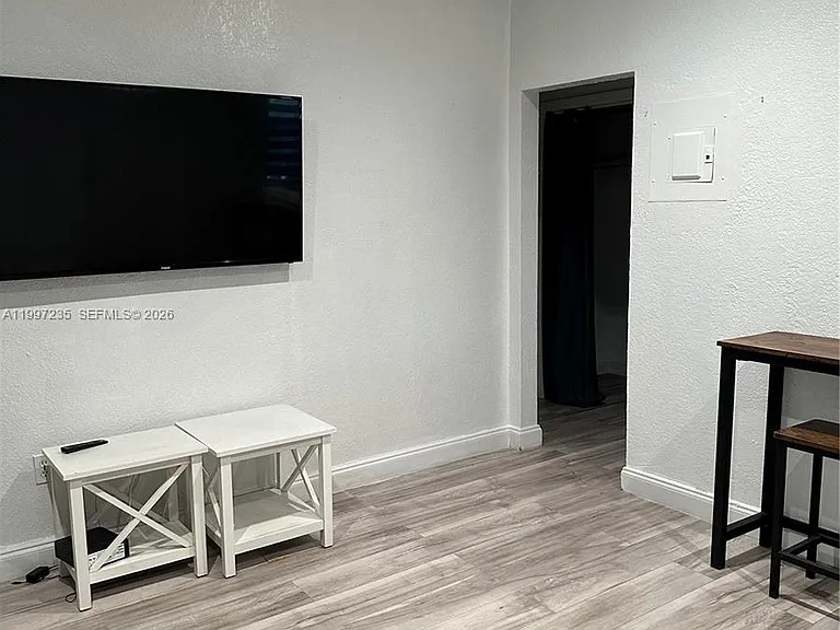 8401 Crespi Blvd #3 — Photo 3