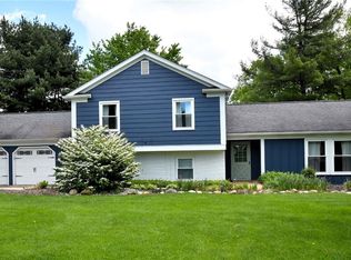 56 Maple Hill Dr, Chagrin Falls, OH 44022