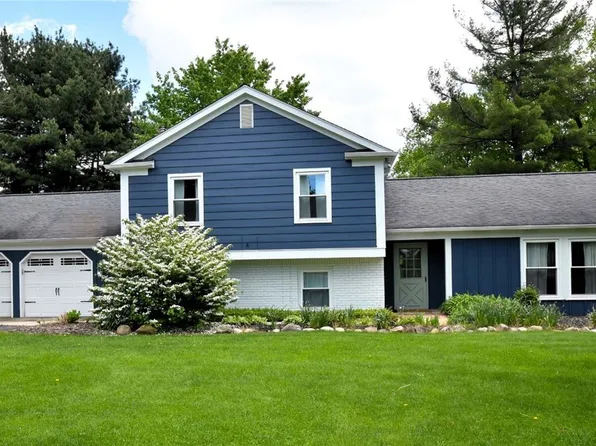 56 Maple Hill Dr, Chagrin Falls, OH 44022