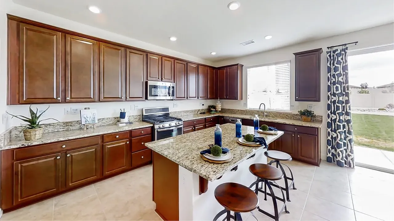 4 bed, 2.5 bath, 2367 sqft, $2,995 — Photo 4