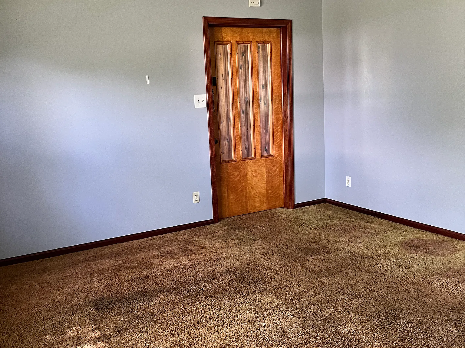 3 bed, 1.5 bath, 1823 sqft, $900 — Photo 2