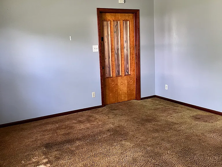 137 S Broad St — Photo 2