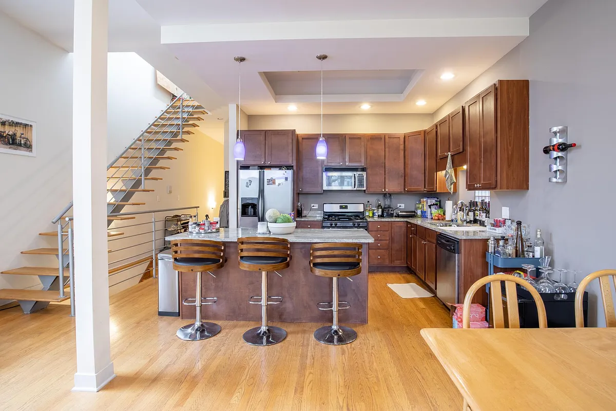 Building Photo - 1025 N Marshfield Ave #PENTHOUSE