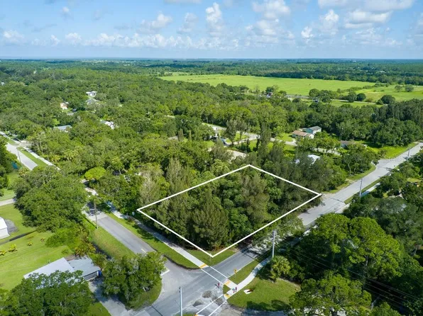 104 N Willow St #10, Fellsmere, FL 32948