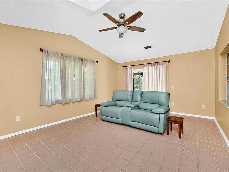 18407 Avon Ave — Photo 28
