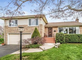 76 Admiral Dr, New London, CT 06320