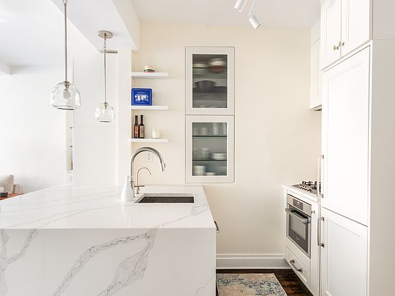 5th image of 470 W 24th St APT 3D