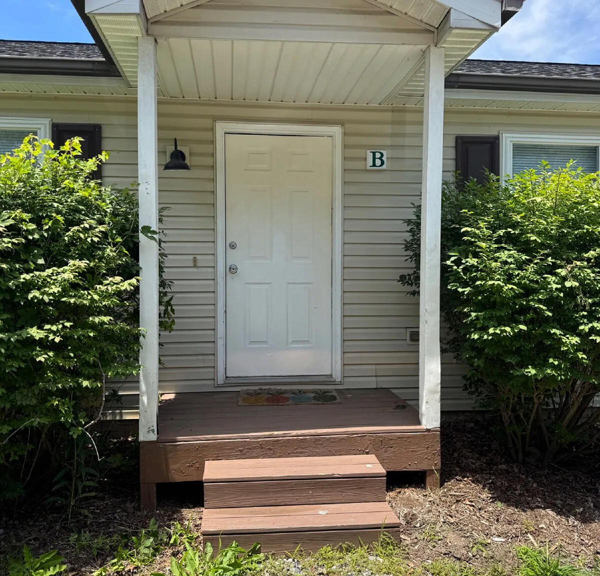 3 bed, 2.0 bath, 960 sqft, $1,700 — Photo 1
