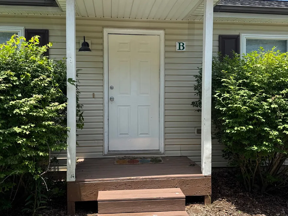 1754 Meadowbrook Ter #B