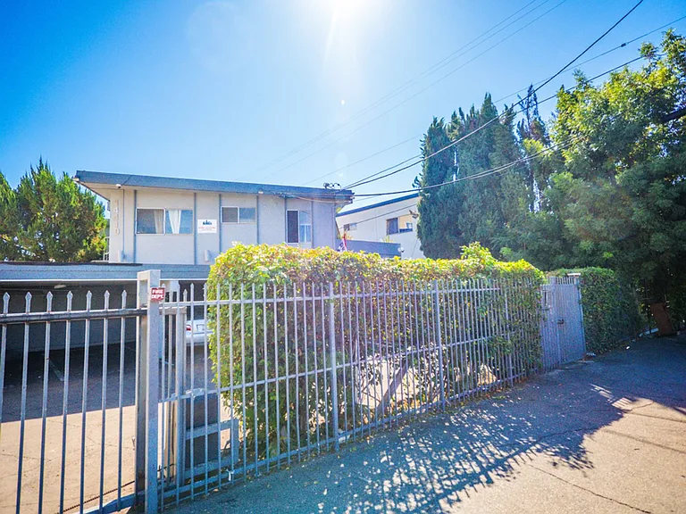 14410 Valerio St — Photo 25