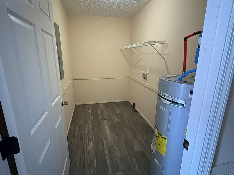 529 E Main St — Photo 10