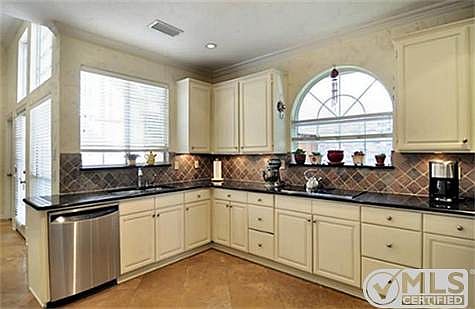 3rd image of 2605 Courtside Ln