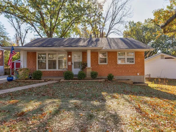 9712 Radio Dr, Saint Louis, MO 63123