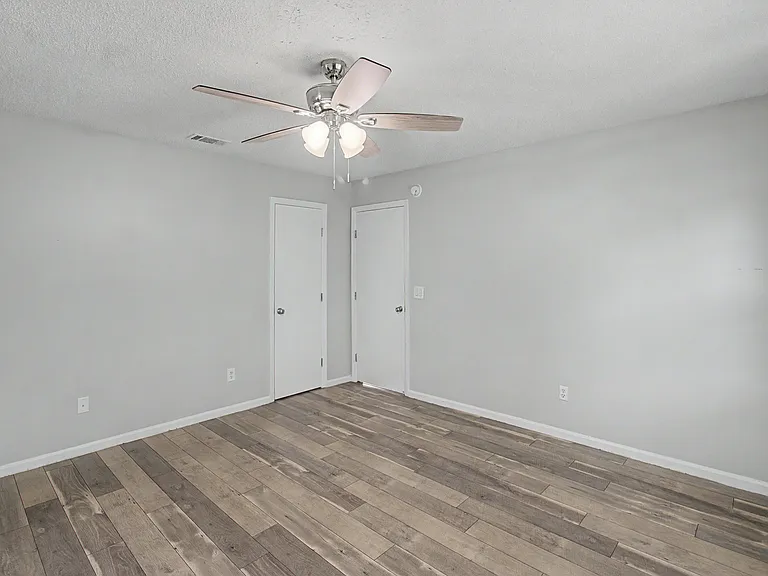703 Woods Ct — Photo 24
