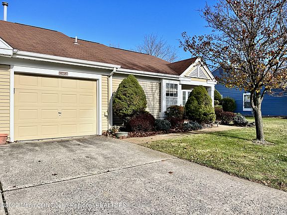 3rd image of 1085B Canterbury Dr