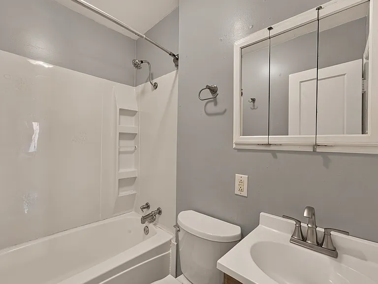 1404 E Elm St — Photo 7