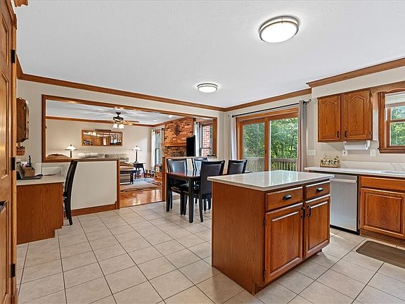 5th image of 111 Village Dr