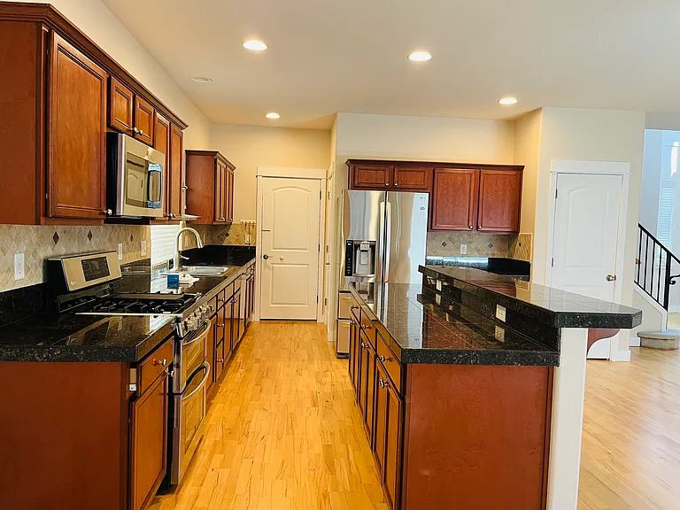 2459 NW Parnell Ter — Photo 13
