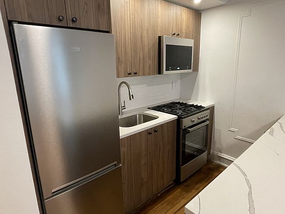 3rd image of 4142 42nd St APT 2B