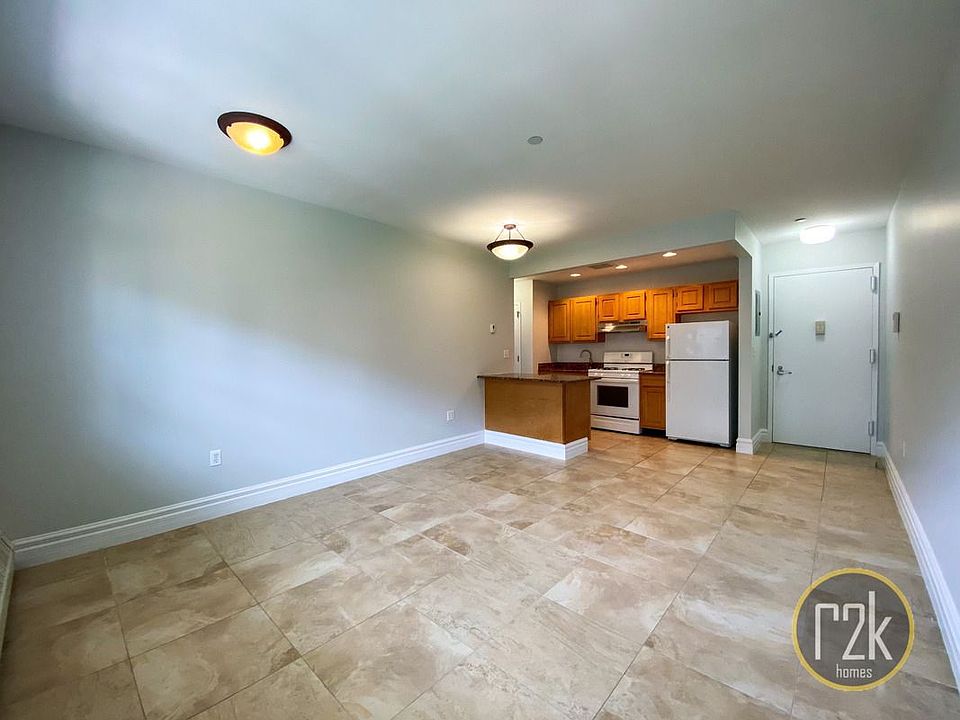 1st image of 3085 32nd St APT 2R