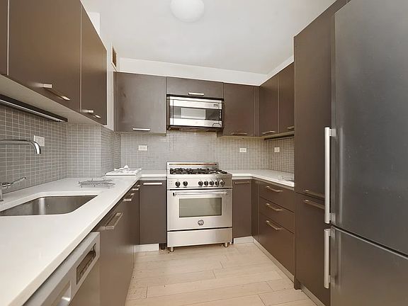 3rd image of 222 E 39th St APT 20E