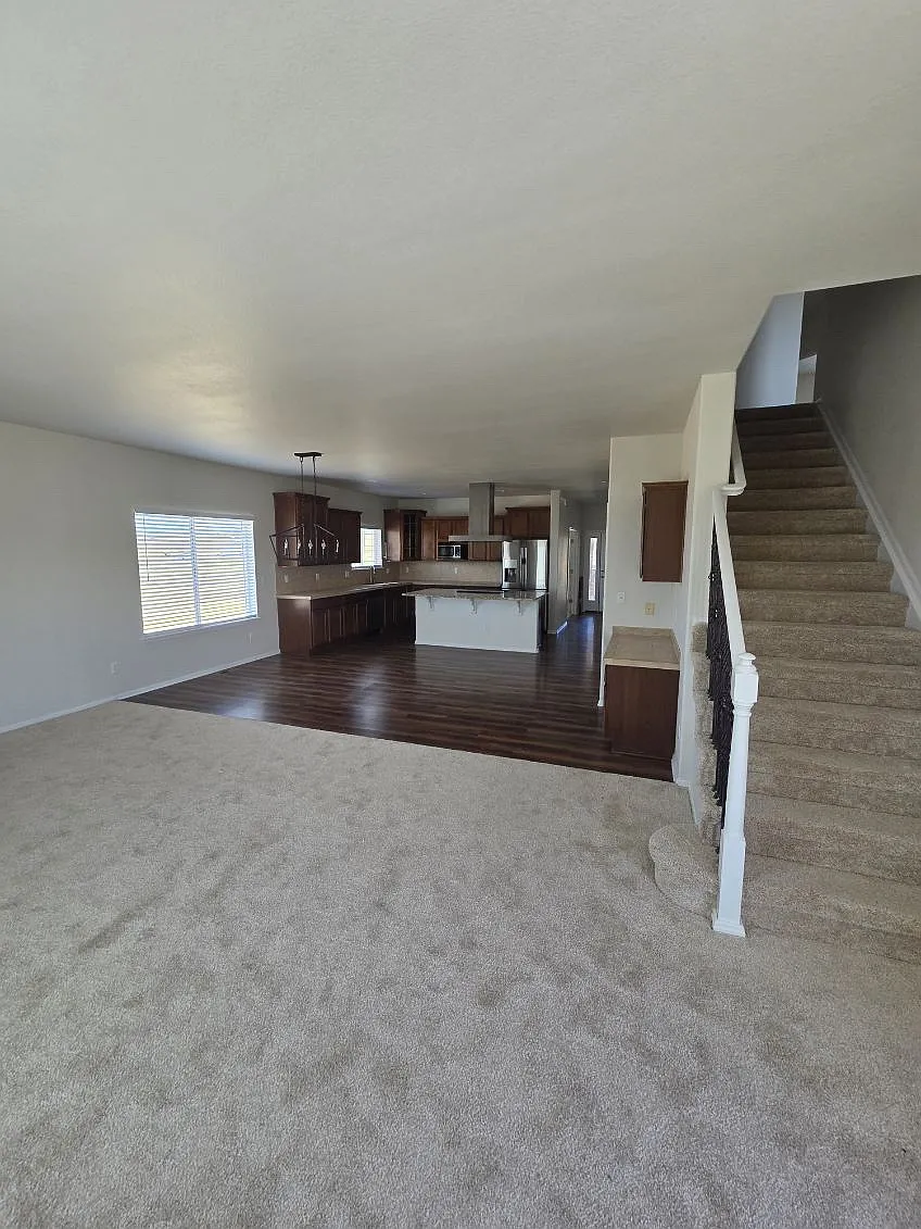 4 bed, 2422 sqft, $3,150 — Photo 3