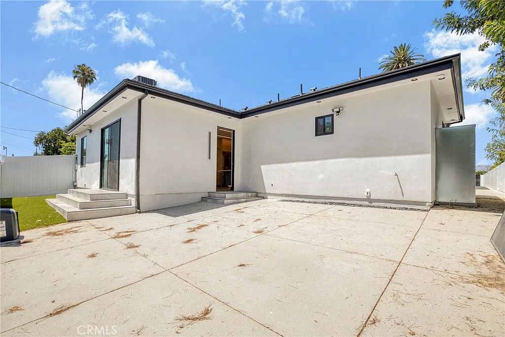 3 bed, 1122 sqft, $4,000 — Photo 1