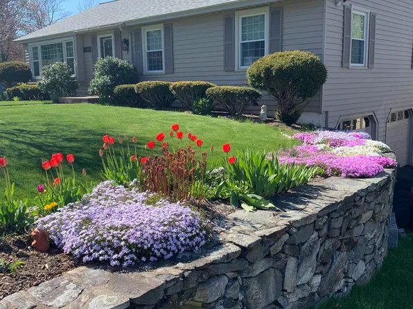 6 Hillside Road, North Hampton, NH 03862