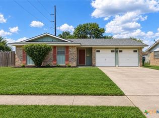 4601 Dahlia Ln, Victoria, TX 77904