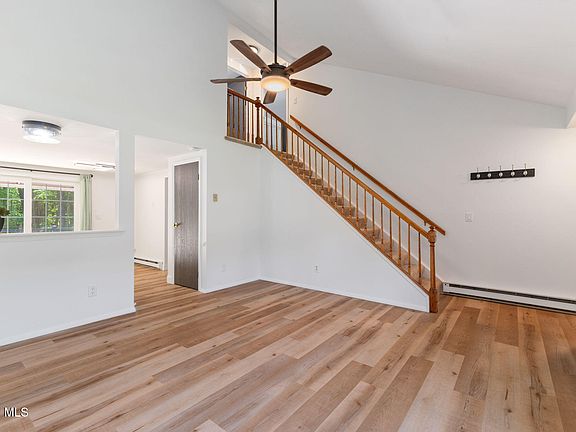 4th image of 240 Thimbleberry Road