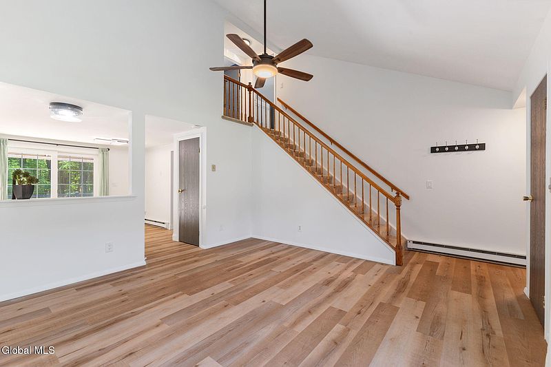 4th image of 240 Thimbleberry Road