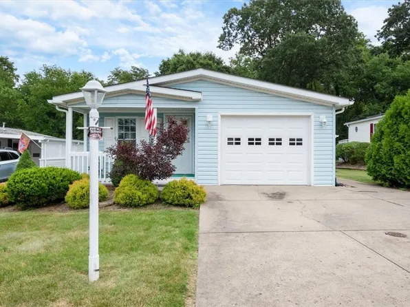 169 Rock Lake Dr, Zelienople, PA 16063