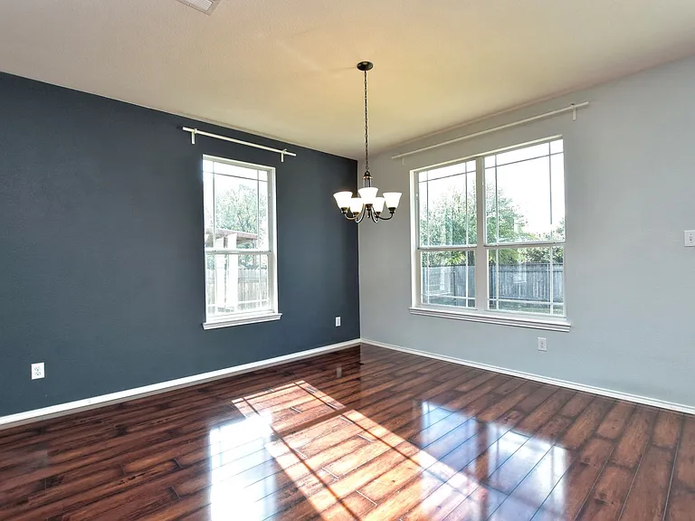 2717 Claremont Ct — Photo 10