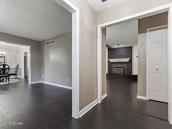 3rd image of 7807 Apple Valley Dr