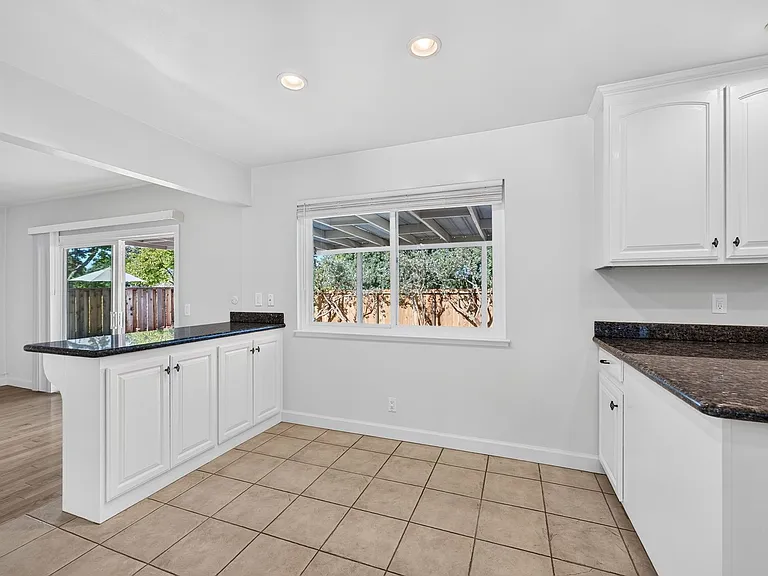 611 Rock Oak Rd — Photo 15