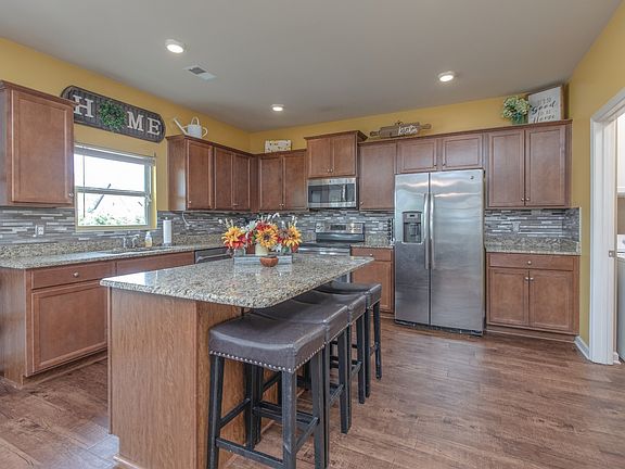 3rd image of 3638 Genoa Dr
