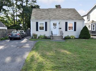 6 Maplecrest Dr, Pawtucket, RI 02861