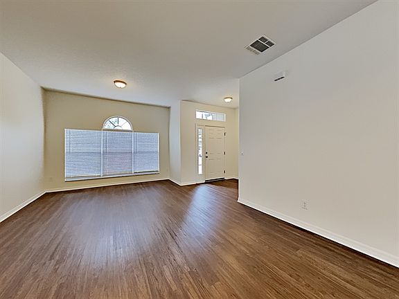 3rd image of 3752 Shawn Cir