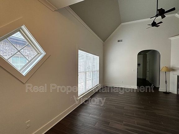 2nd image of 358 Kingston Cir