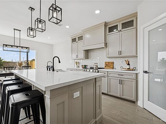 4th image of 1013 Azalea St