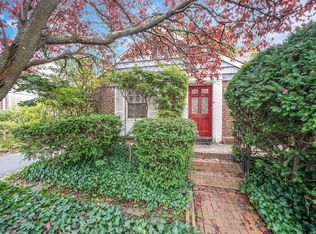 34 Fairfield Ln, New Hyde Park, NY 11040