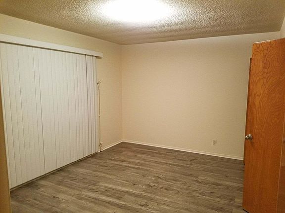 3rd image of 806 Edgewood St APT 6